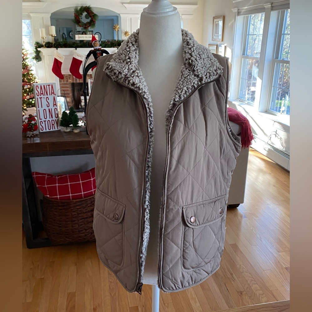 Francesca’s reversible sherpa vest